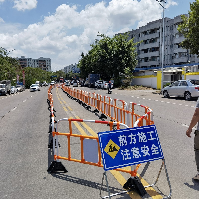 PVC instalación plástica de seguridad del tráfico, valla de seguridad del lugar de las obras, valla de carreteras construida en China